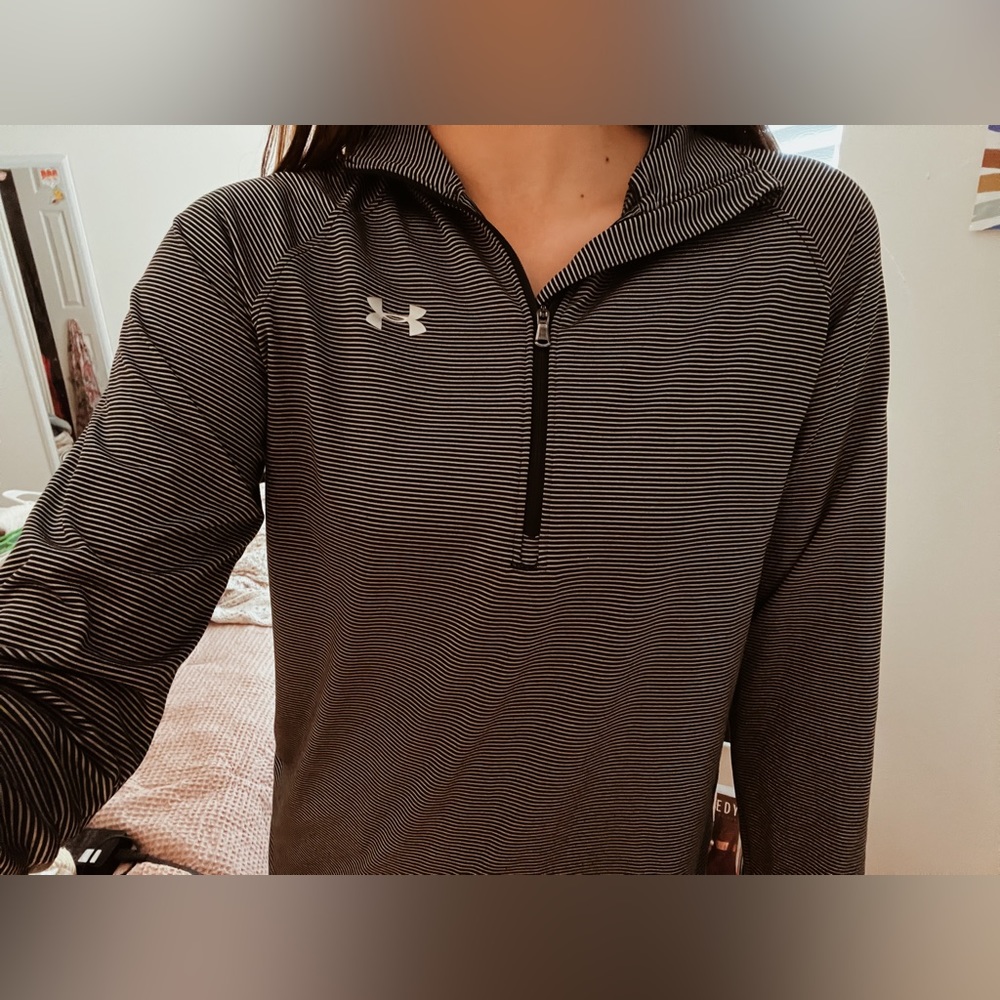 Under Armour Lightweight Halfzip. Black and White Striping.